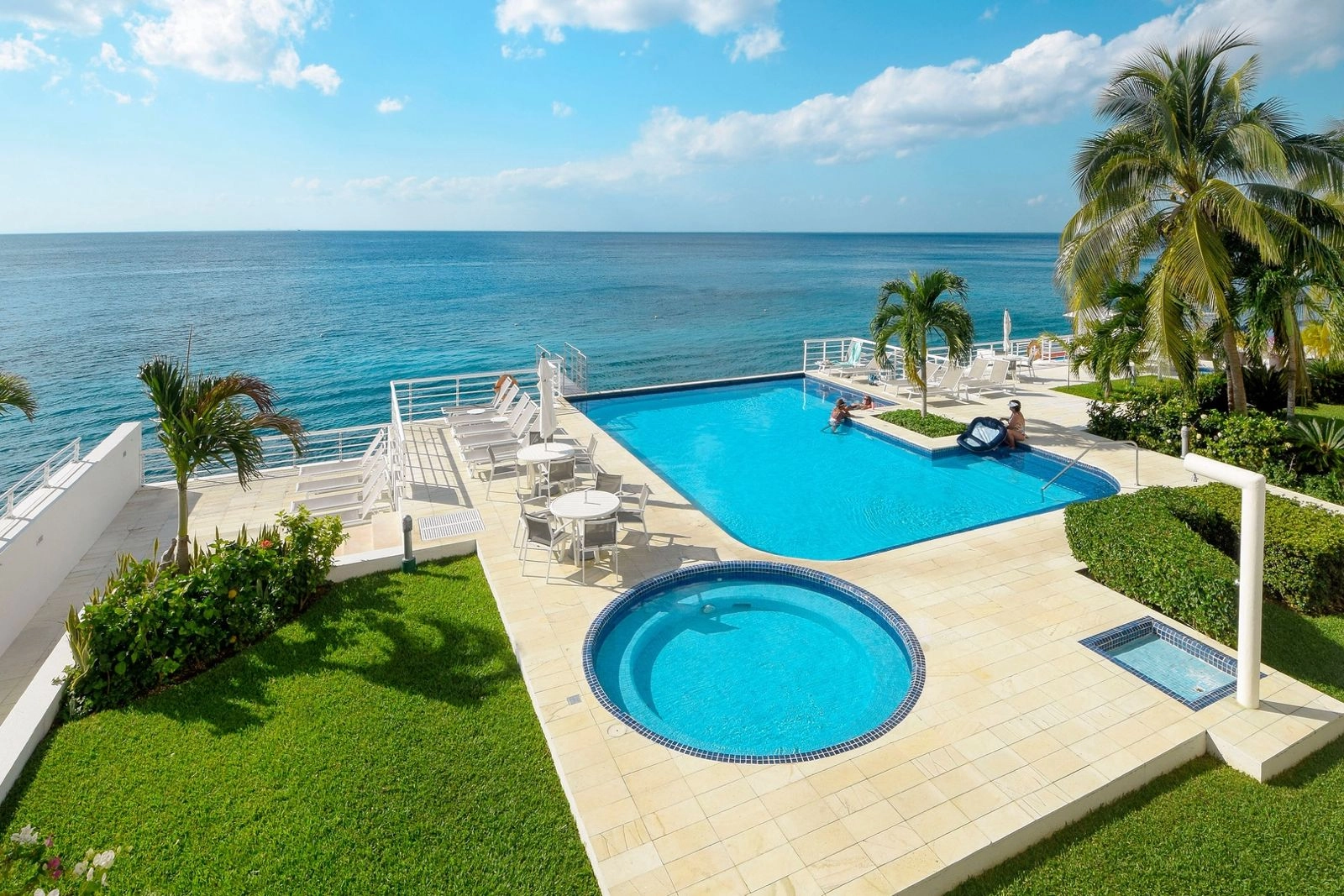 Condo in front of the sea in cozumel quinatana roo mexico, for vacational rent and property management ilustration purposes